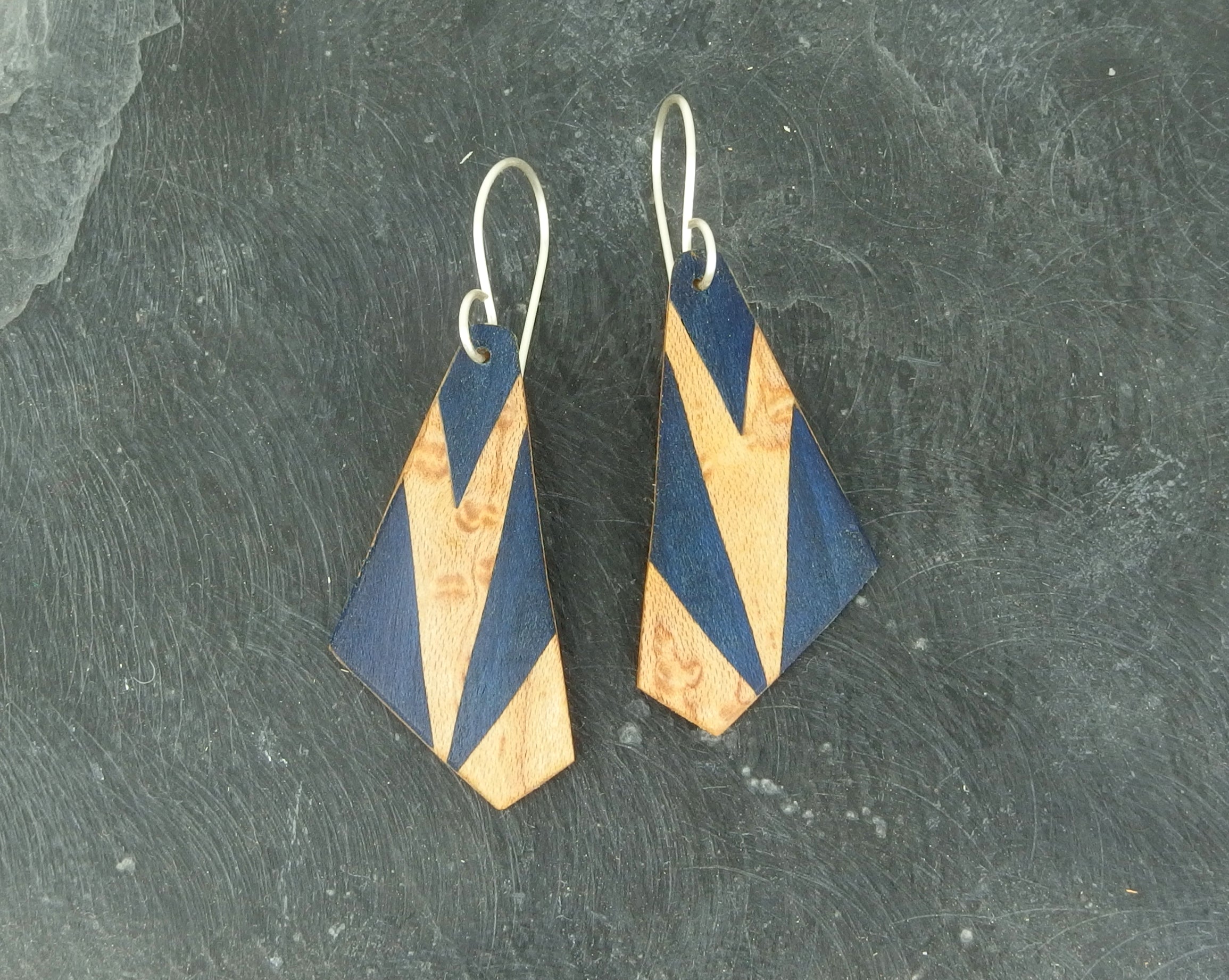 Boucles d'oreilles en marqueterie - Tulipier bleu et érable moucheté